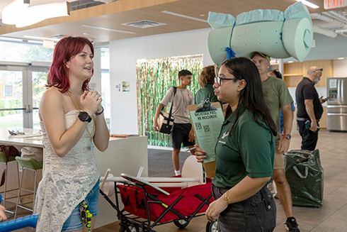 A Bellini student talks with an RA about moving into the new LLC