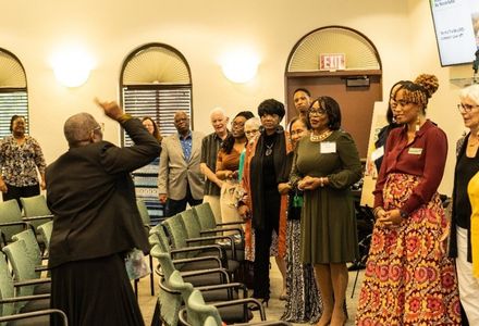 Guest speaker Wanda Battle engaged the audience with song and invited all up to sing “This Little Light of Mine.”