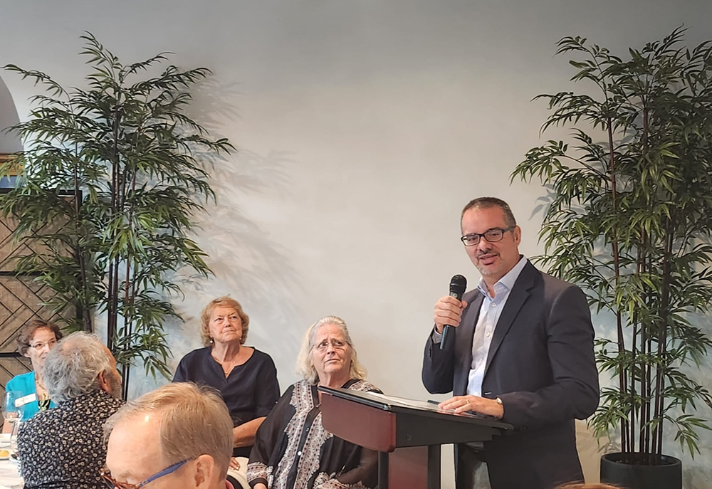 Dr. Davide Tanasi delivered an acceptance speech at the award ceremony, held in Sarasota, Fla. (Photo courtesy of GCICS)