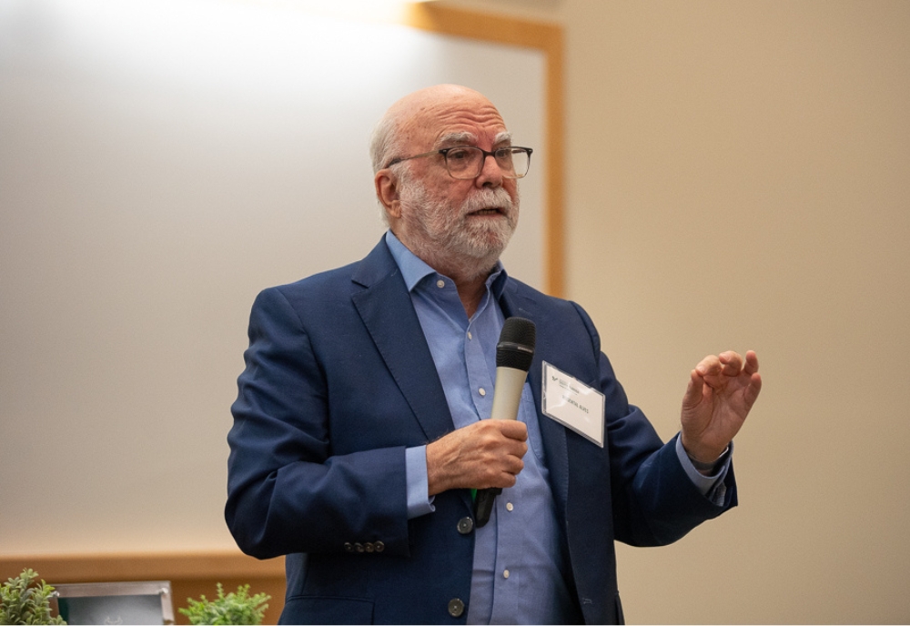 Journalist Rosental Calmon Alves spoke at the CAS Democracy and Citizenship Series to share his personal experiences as a Latin American journalist, the rapid spread of disinformation, rise of political polarization, and impact on press freedom. (Photo by Corey Lepak)