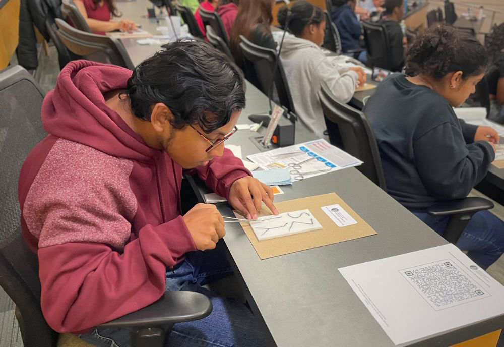 Pre-health students gained hands-on experience in CAS’ first suturing workshop held in partnership with Barry University. (Photo by Dakota Galvin)