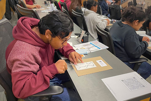 Pre-health students gained hands-on experience in CAS’ first suturing workshop held in partnership with Barry University. (Photo by Dakota Galvin)