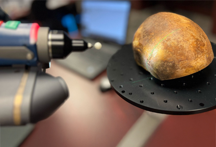 Close up of artifact being scanned.