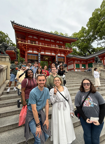 Students got to experience a blend of traditional and modern life while enjoying local cuisine and expert-led excursions. Photo courtesy of Mako Nozu.