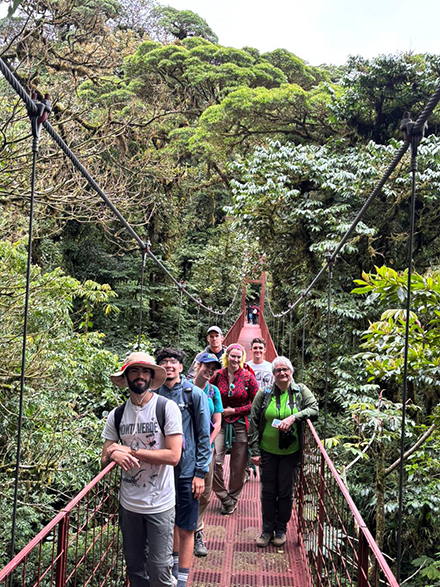 Students and faculty enjoying the cloud forest. (Photo by Nancy Romero-Daza)