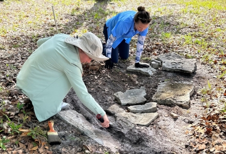 Mary Maisel (anthropology department and LHI) and Sarah Hassam (history department and IDEx) cleaning a tomb in preparation for the 3D digitization.