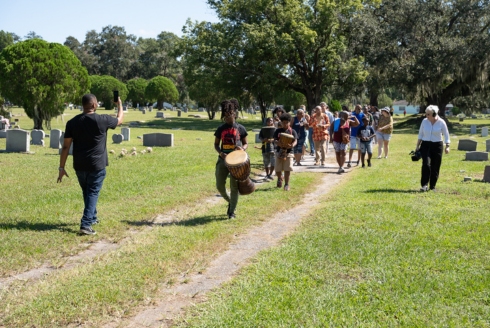 The USF Living Heritage Institute’s Black Cemetery Network welcomed the community to pay tribute to those buried in Tampa’s historical Memorial Park Cemetery. (Photo by Corey Lepak)