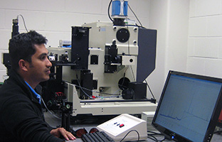 Triple spectrometer Raman system