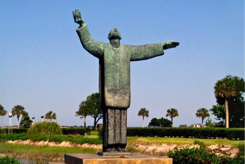 Statue of Francisco López de Mendoza Grajales