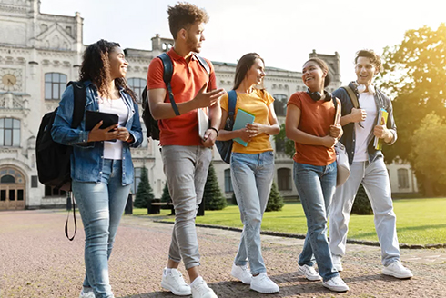 group of students walking on campus (Prostock-studio - stock.adobe.com)