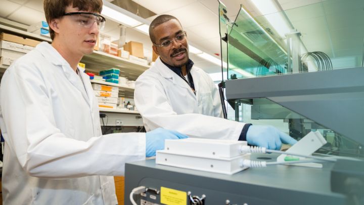 faculty member working in a lab with student