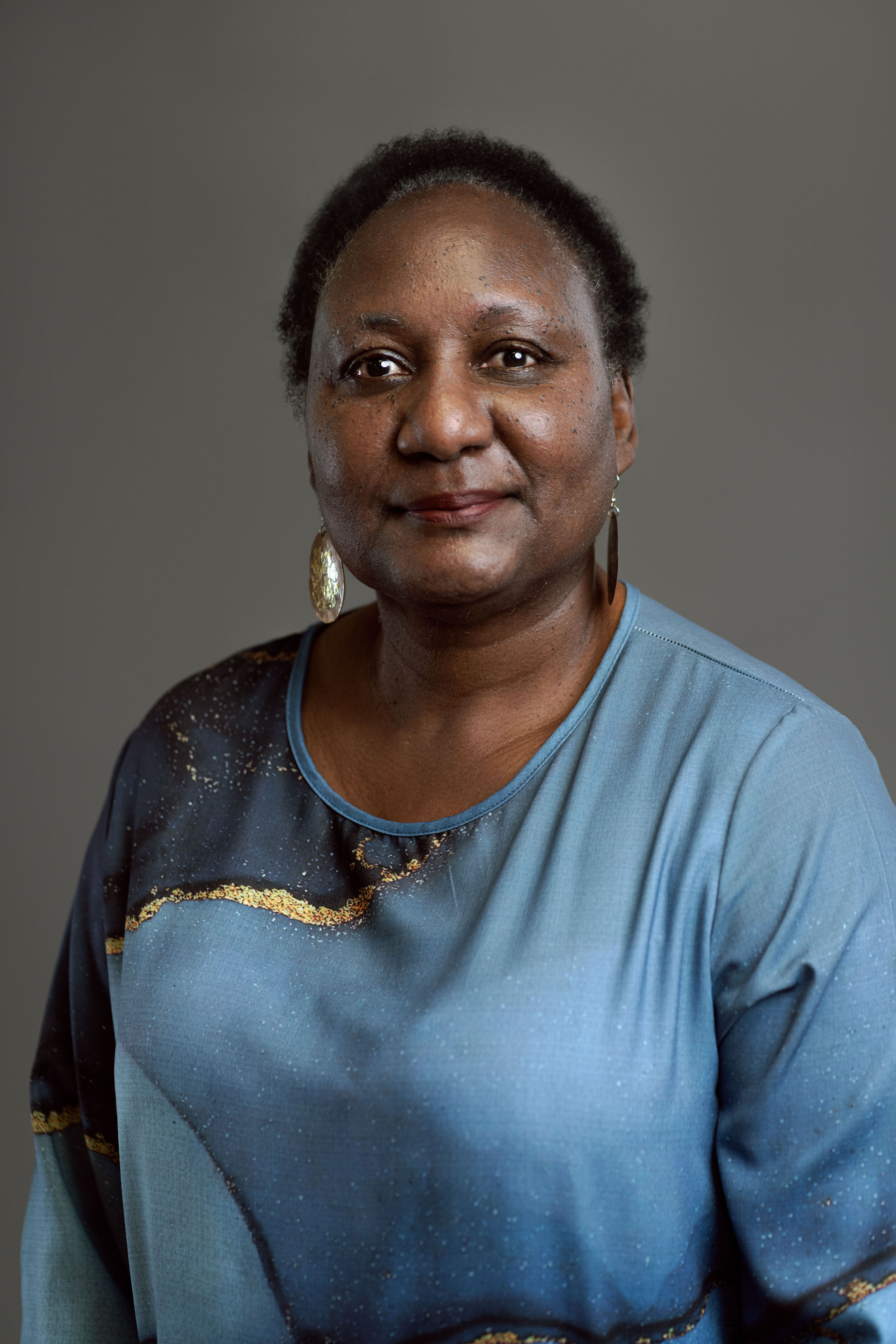 Dr Fenda Akiuwmi