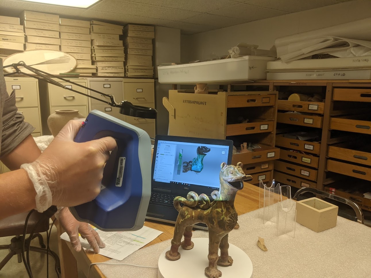 Scanning statuette from Leopardi Collection