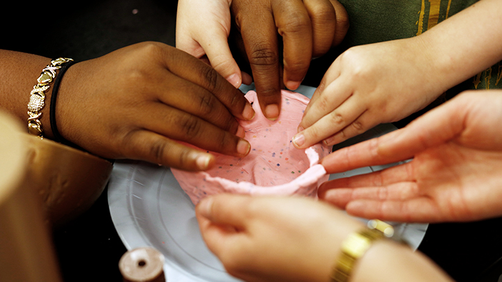 Clay mould activity