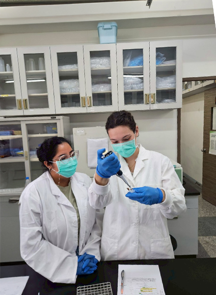 Virzi (left) and Keidel (right) working in the lab. Photo courtesy of Jazmine Virzi.