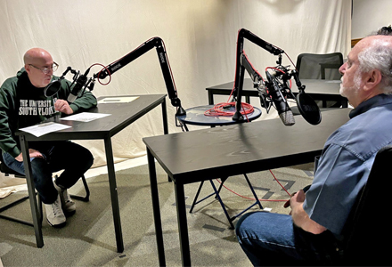 Adjunct professor Elliott Wiser from the Department of Journalism and Multimedia at USFSP interviewing guest for podcast. (Photo courtesy of Elliott Wiser)