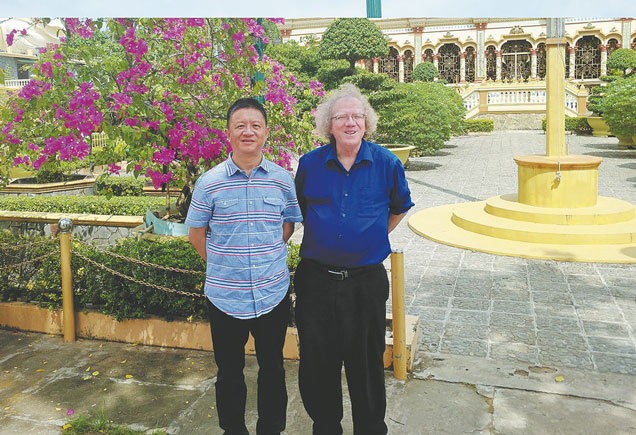 Chinese musicologist Yu Hui and American musicologist John O. Robison. [Photo provided to China Daily]