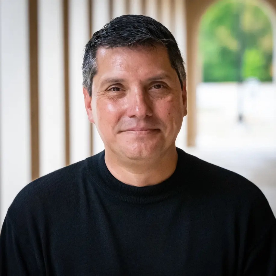 Damon Talley wearing a black shirt