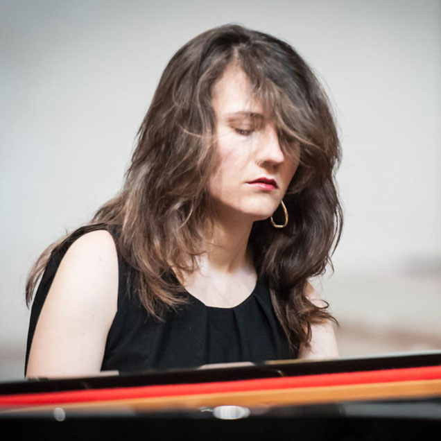 Eloisa Cascio playing the piano