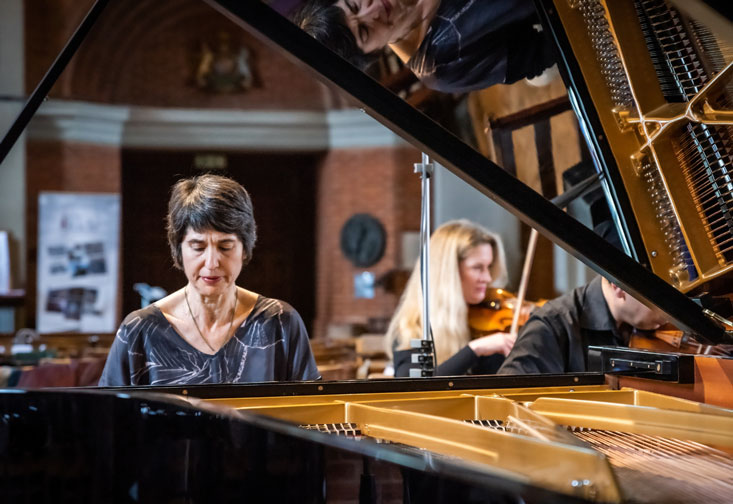 Idith Meshulam Korman performs on the piano.