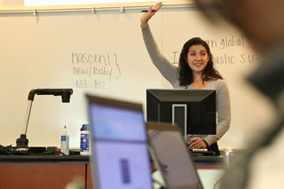 Diana Hechavarría teaching