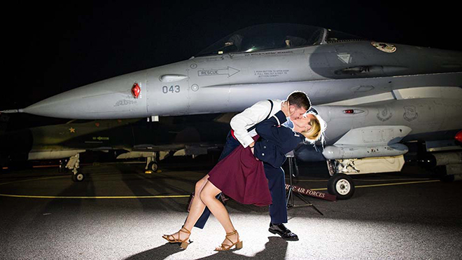image of veteran pilots kissing