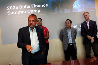 Arun Tandon speaks at Bulls Finance Camp