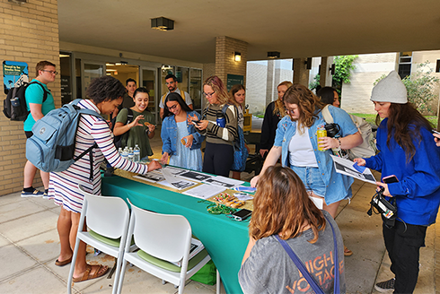 USF students register to vote