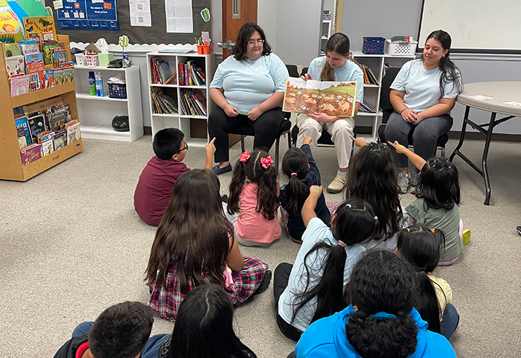 USF students read to children