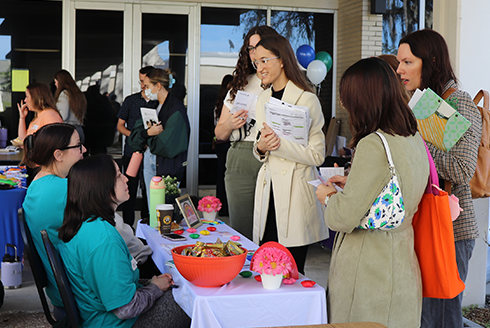 Students speak with field placement representative