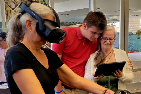 VR demo at info session