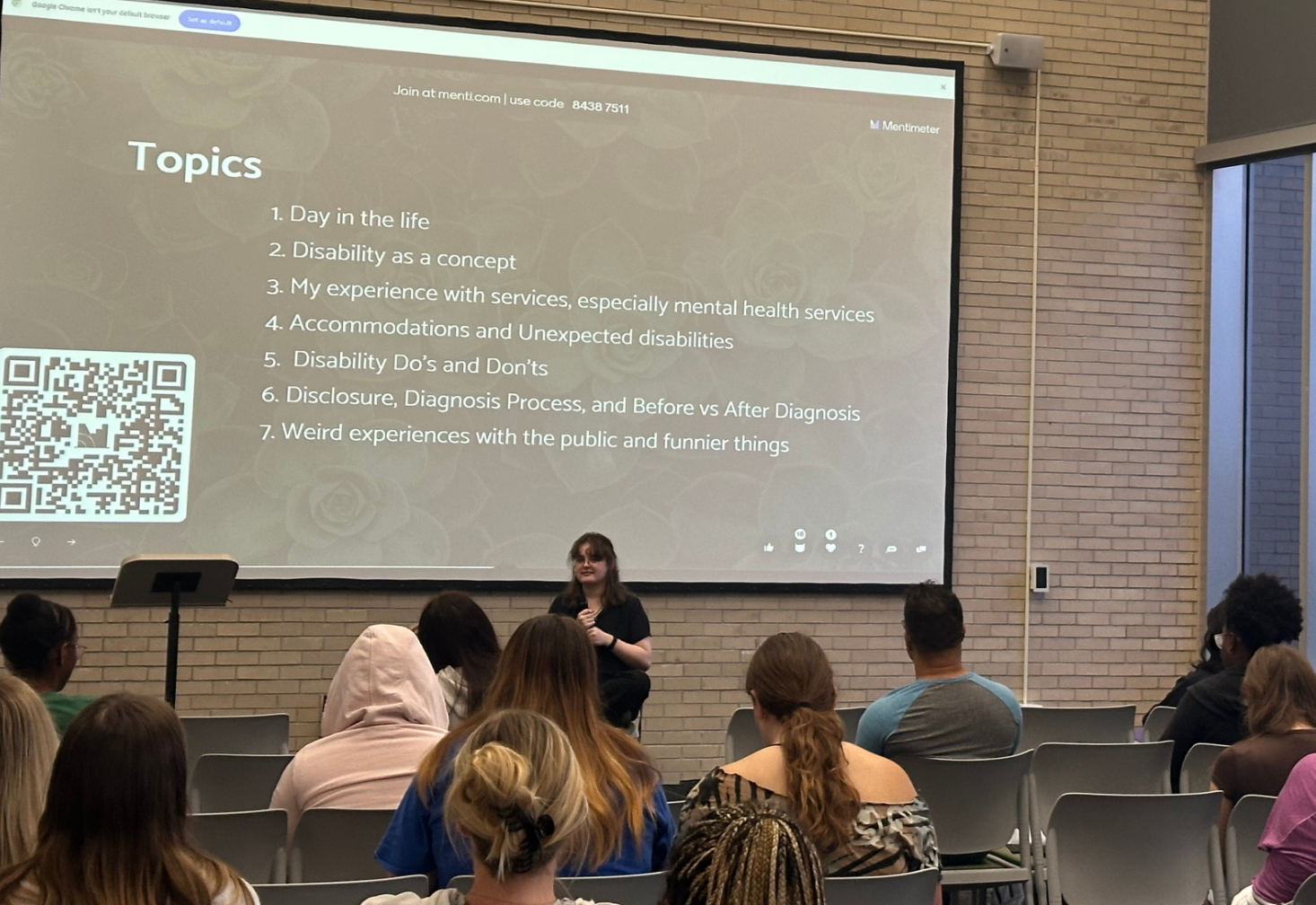 Isabella Mariani presenting to MSW students 