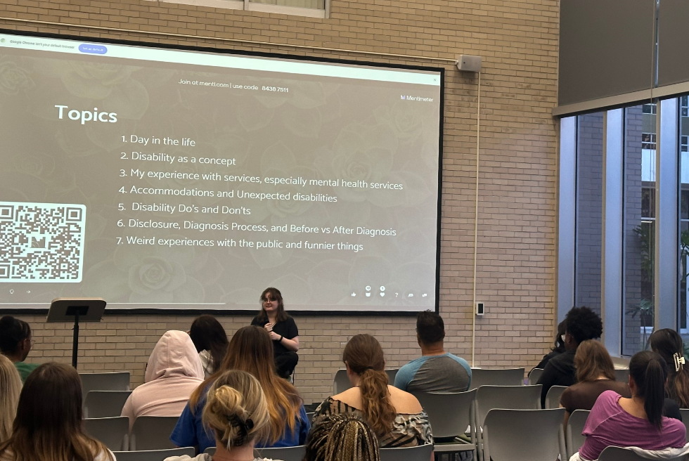 Isabella Mariani presenting to MSW students