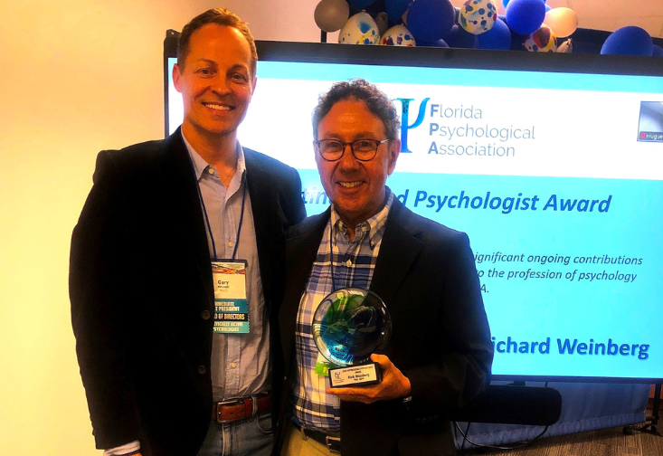 Rick Weinberg with Gary Howell receiving his FPA award