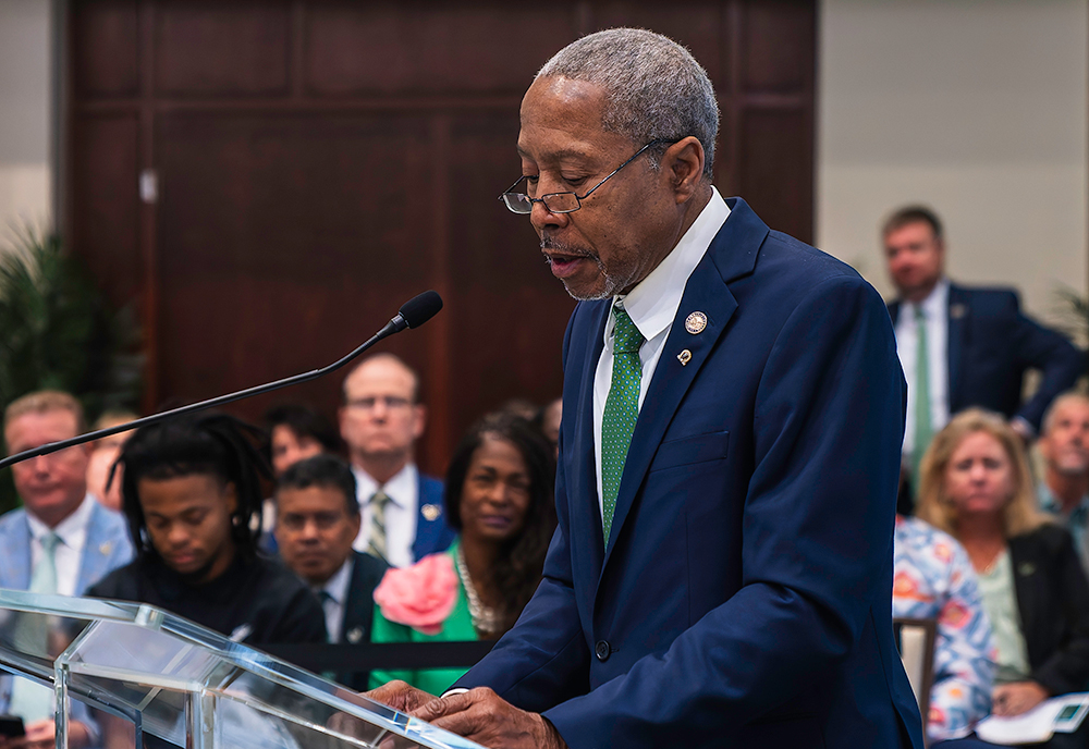 Sen. Darryl Rouson speaks at a USF Board of Trustees meeting.