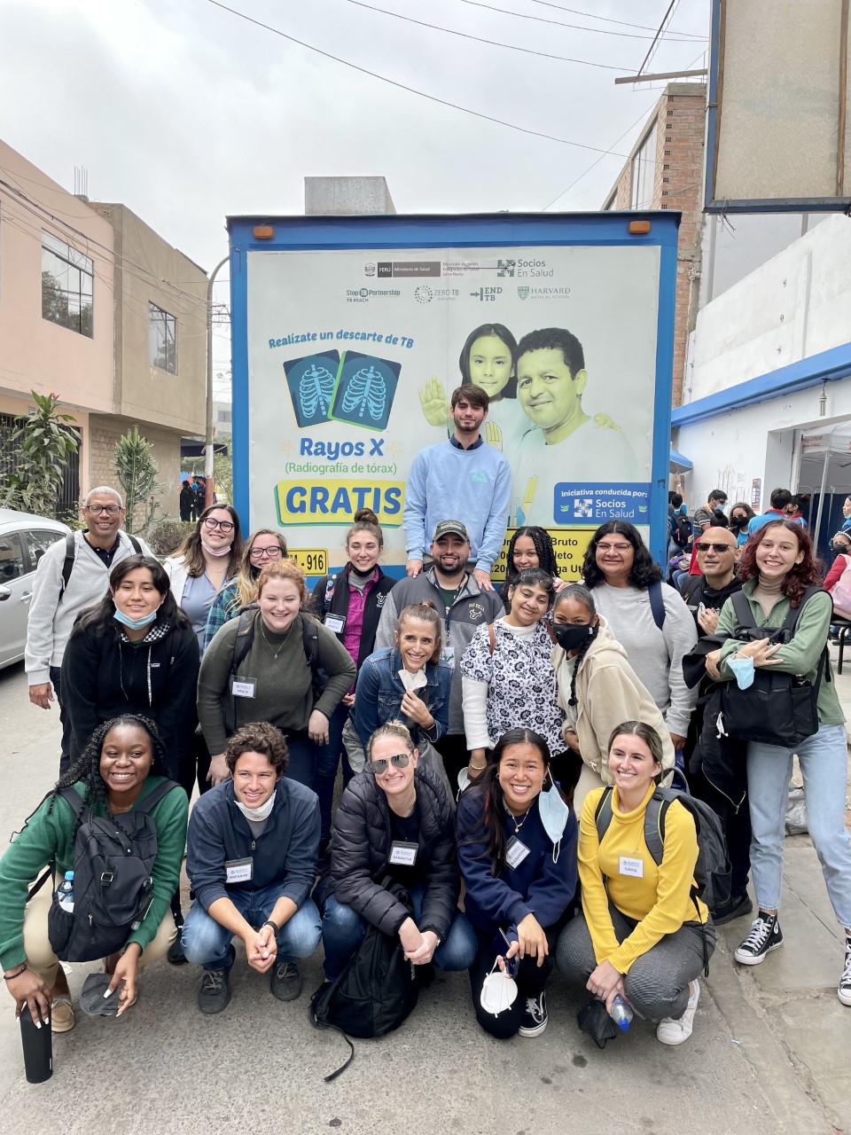 USF students in Perú