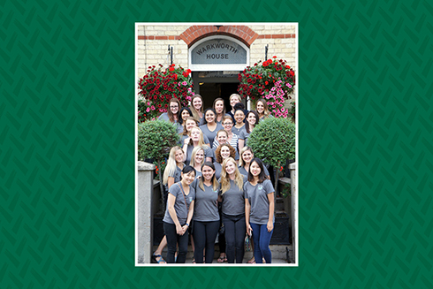 Cambridge Schools Experience student participants take a group photo in the UK