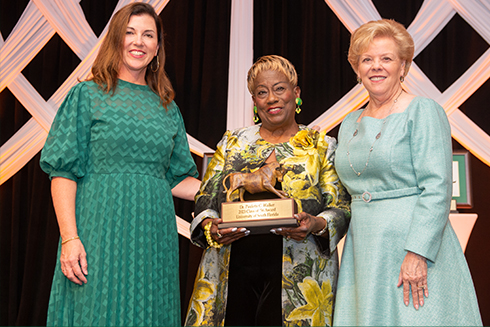 Group photo, Paulette with award