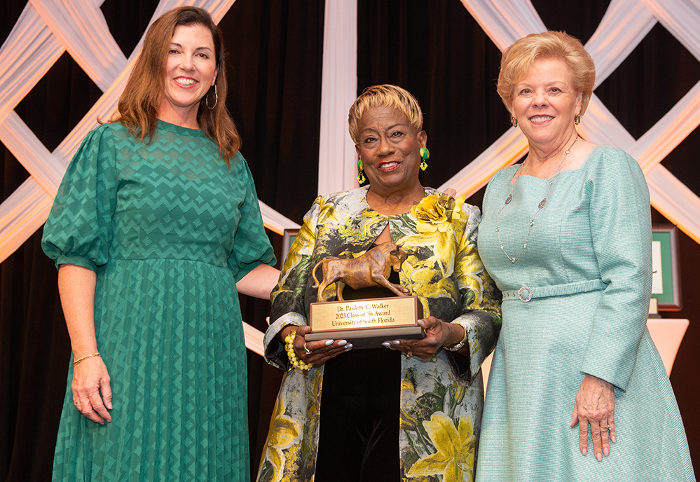 Group photo, Paulette with award