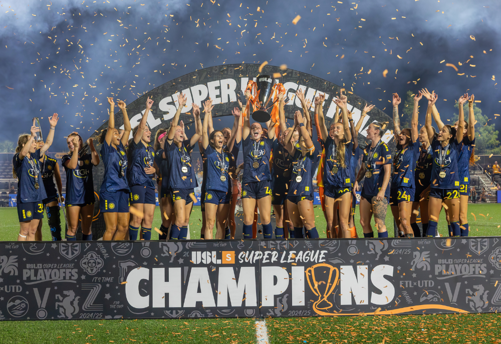 Bessette hoisting the USL Super League Trophy with her teammates on June 14, 2025 (Mike Carlson / Tampa Bay Sun FC).
