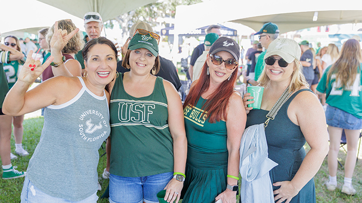 group photo at extra yard for teachers tailgate