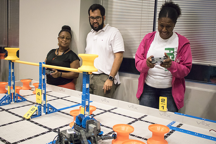 Teachers Control VEX IQ Robots | USF