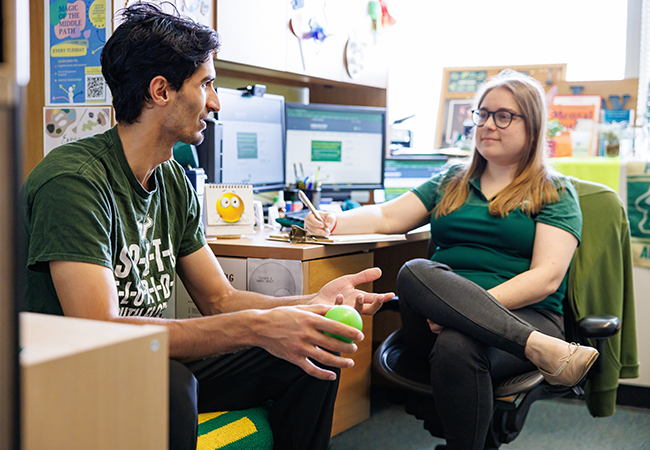 counselor meeting with student