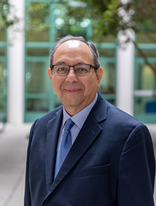 Oscar Aliaga headshot