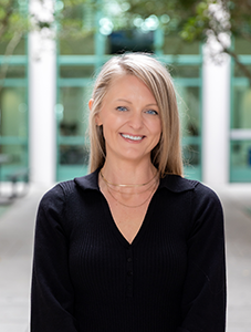 Lindsey Williams headshot