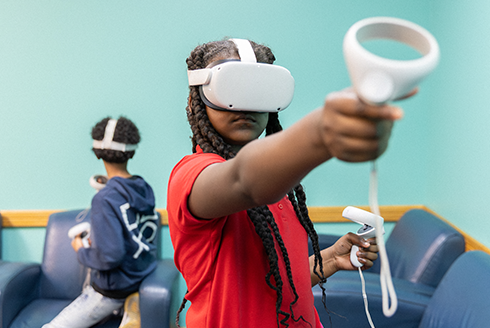 Student using VR in the Gamers Club