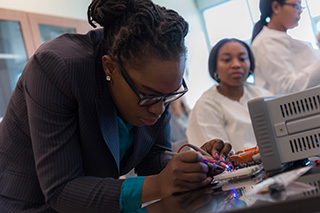 kemi students in lab