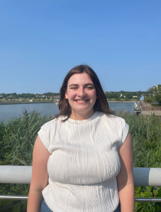 Julia Manser headshot