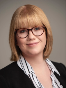 Julia Woodward headshot