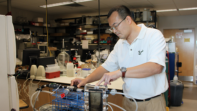 Daniel Yeh in Lab